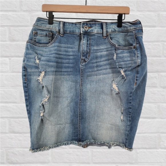Torrid Distressed Blue Denim Skirt Size 16 - Picture 4 of 5